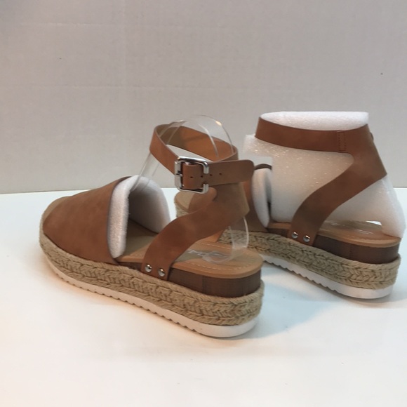 NWOT SODA Tan pLeather Platform Sandals Size 10 - Picture 5 of 9